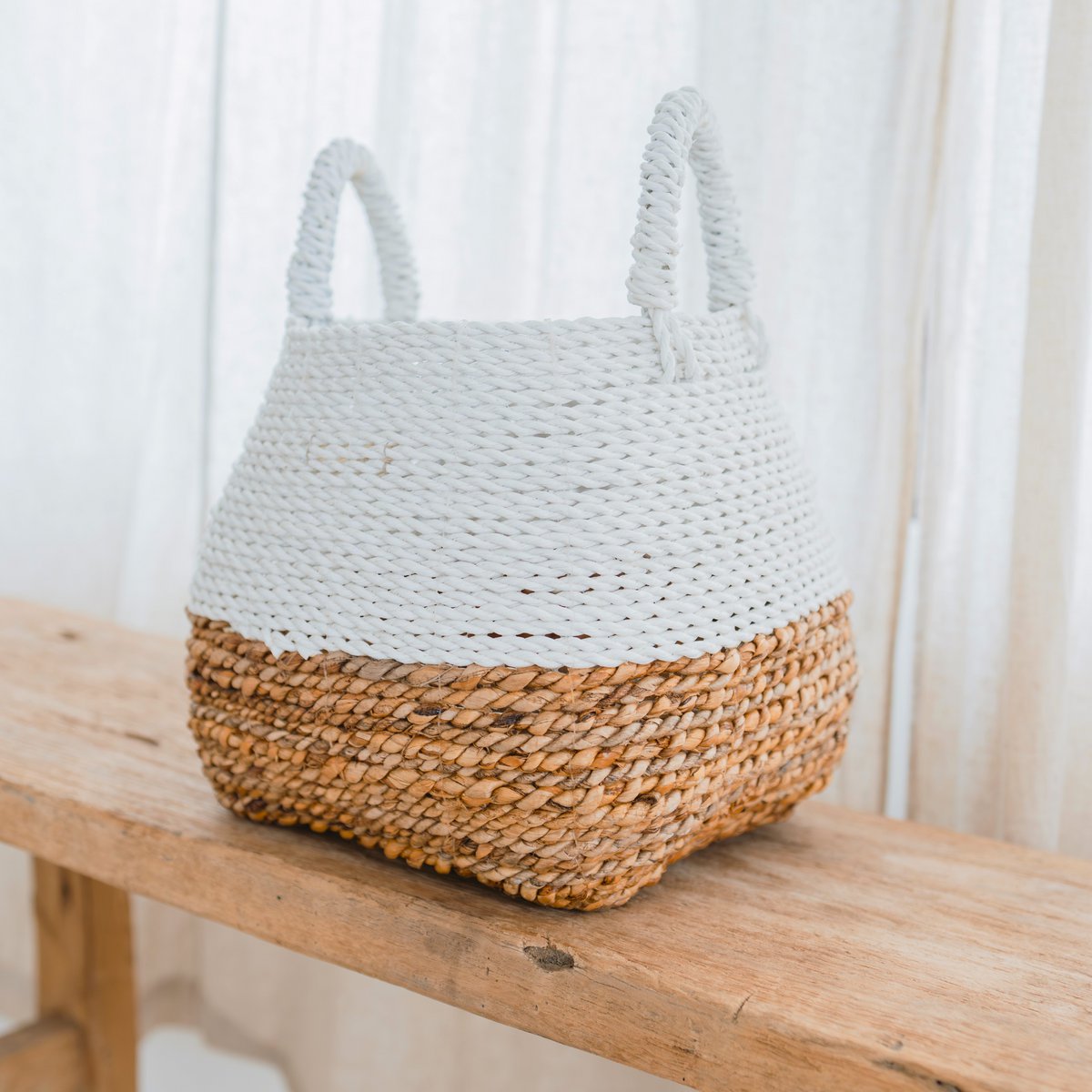 MAJALENGKA – weißer geflochtener Aufbewahrungskorb | Boho-Dekokorb | quadratischer Wäschekorb | Regalkorb aus Bananenfasern (3 Größen) – CozyVibe.eu