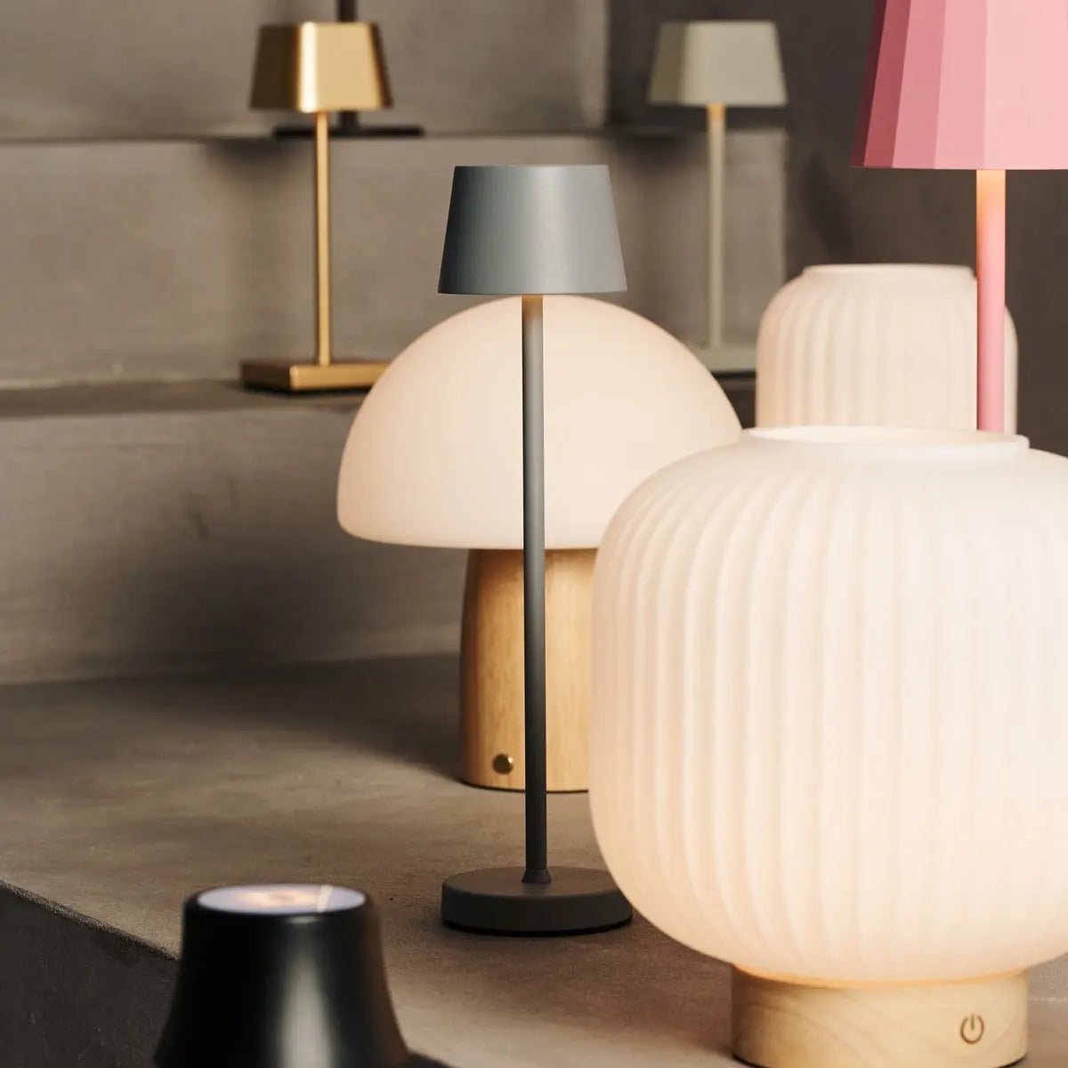Zano Black Wireless Lamp – Dimmable Wood & Linen Design - CozyVibe.eu
