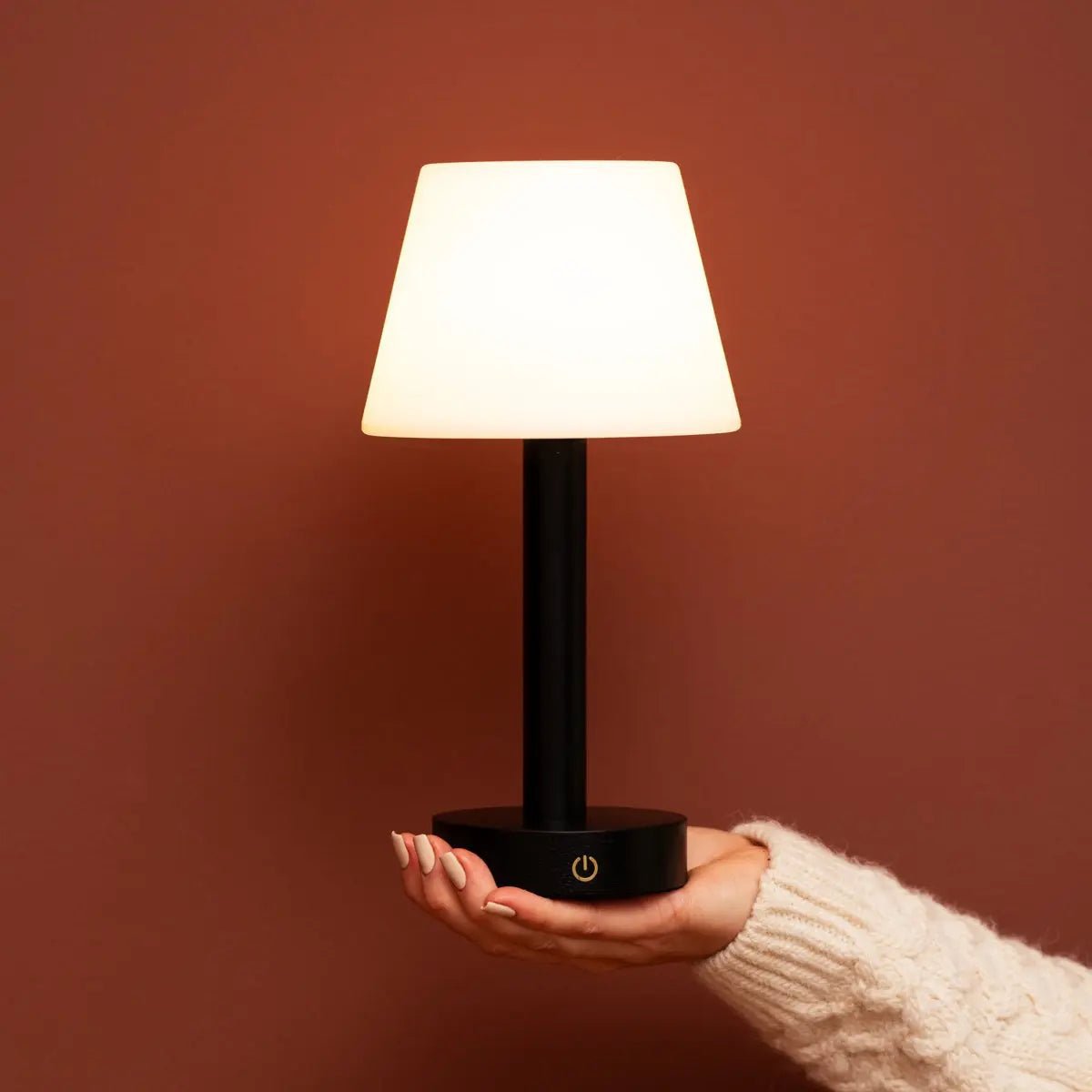 Zoë Black Tischleuchte – wiederaufladbar, dimmbar und tragbar – CozyVibe.eu