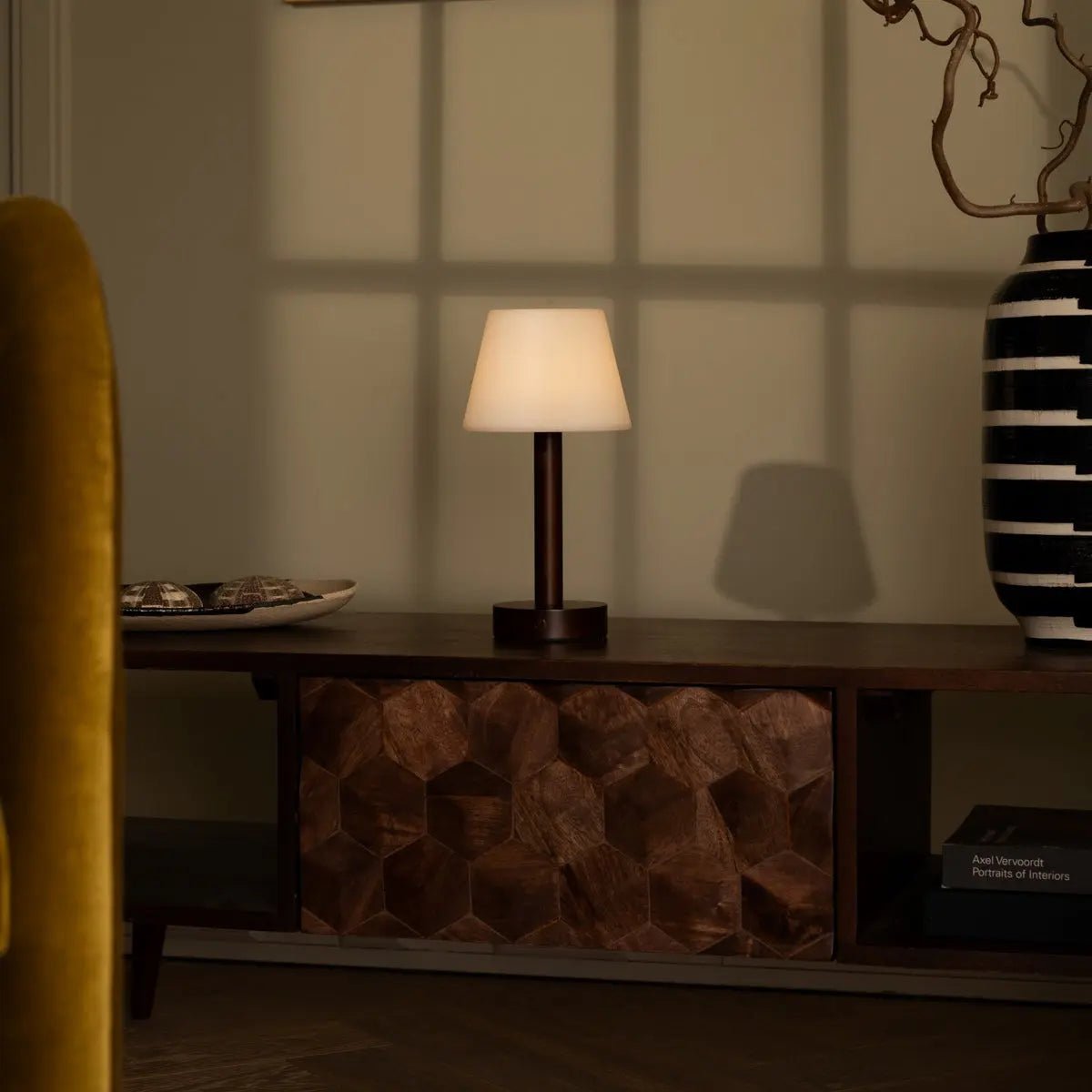 Zoë Dark Brown Wooden Lamp – Dimmable Rechargeable Design - CozyVibe.eu