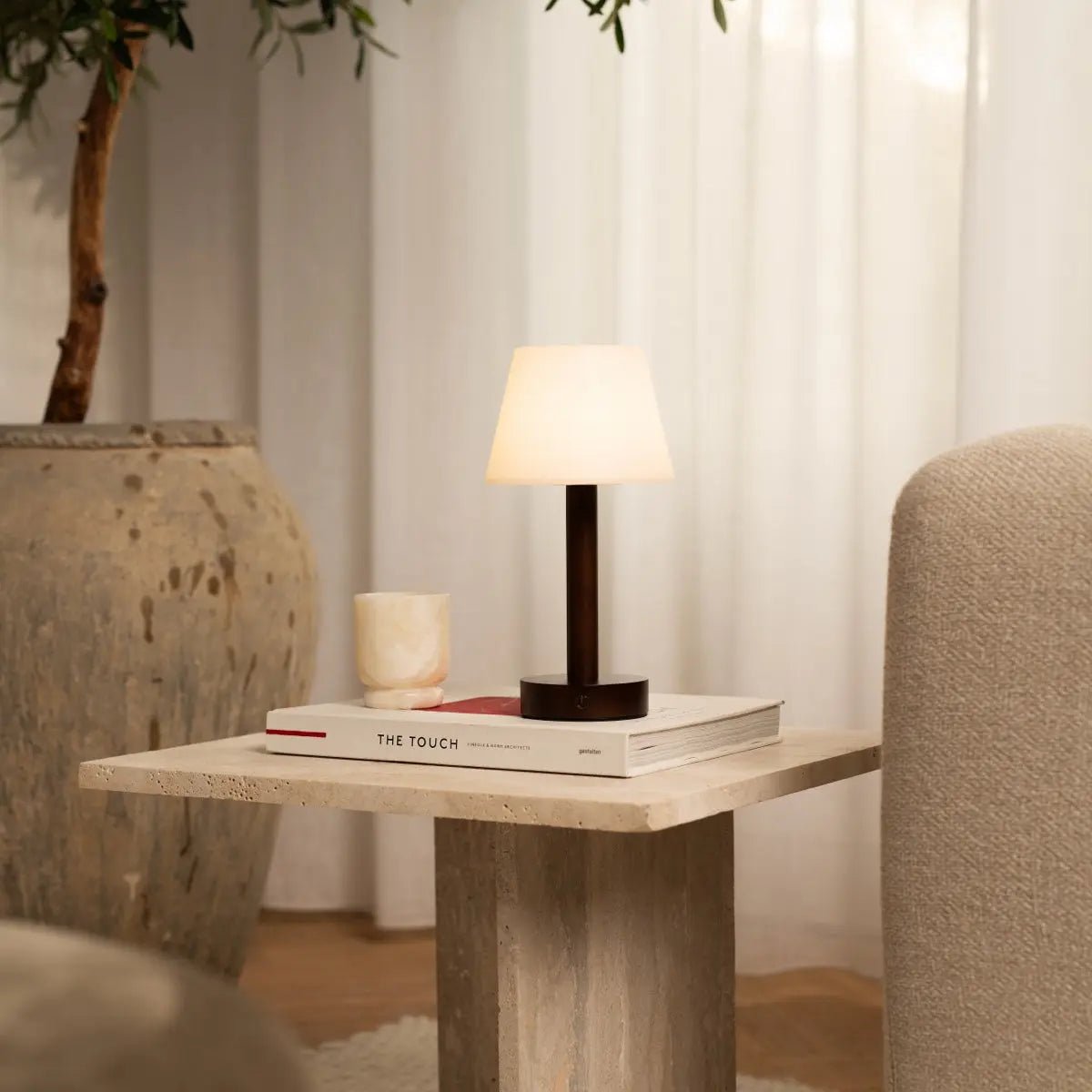 Zoë Dark Brown Holzleuchte – dimmbar und wiederaufladbar – CozyVibe.eu