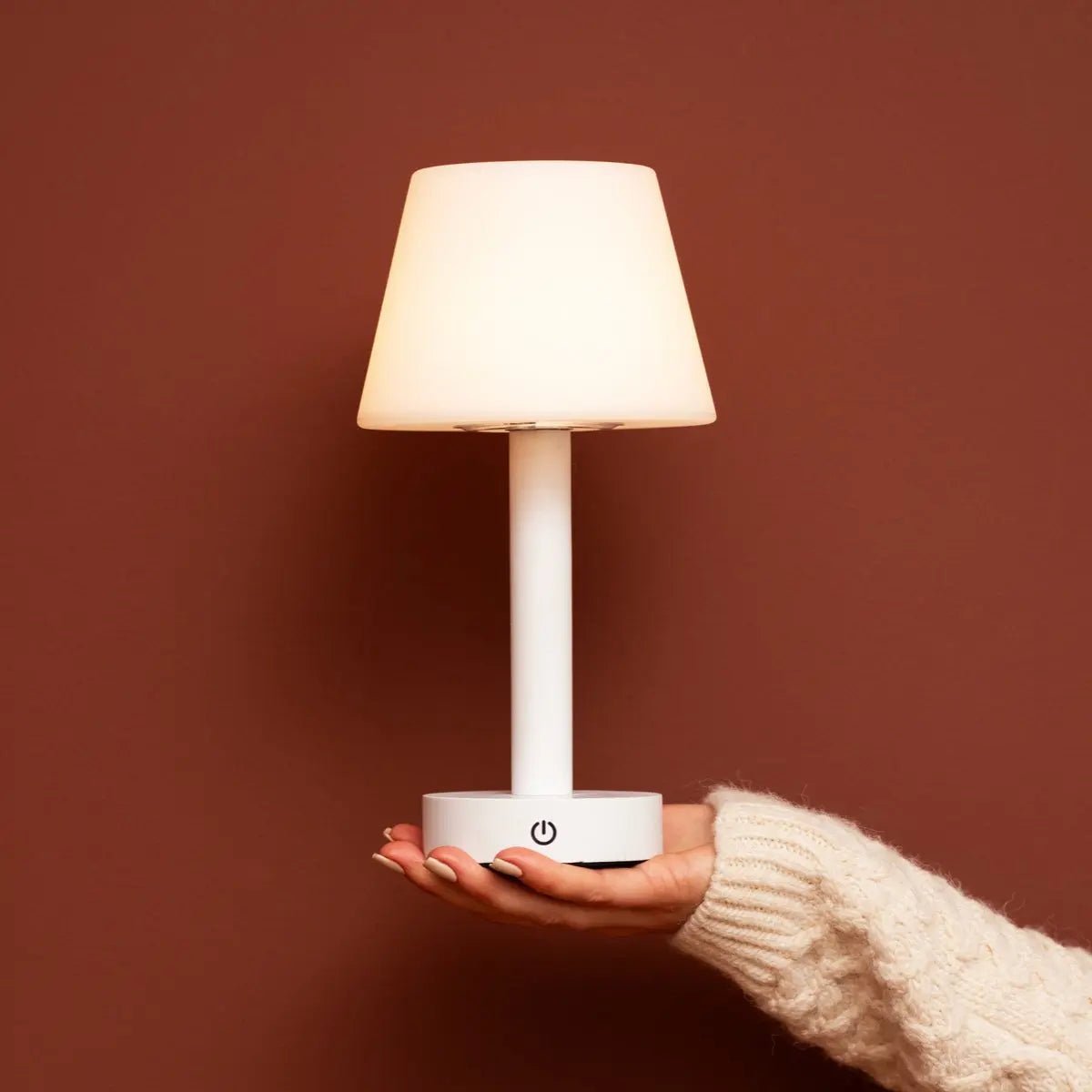 Zoë White Holzleuchte – kabellos, dimmbar und wiederaufladbar – CozyVibe.eu